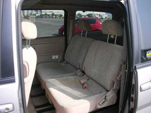 2002 Nissan Serena