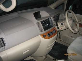 2002 Nissan Serena