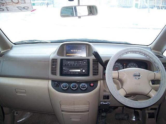 2002 Nissan Serena