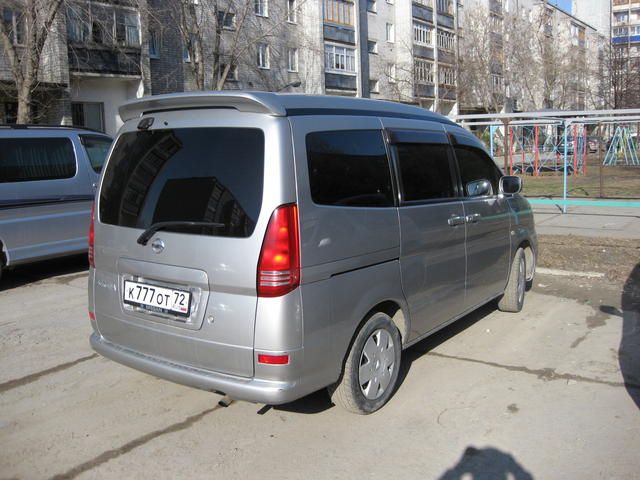 2002 Nissan Serena