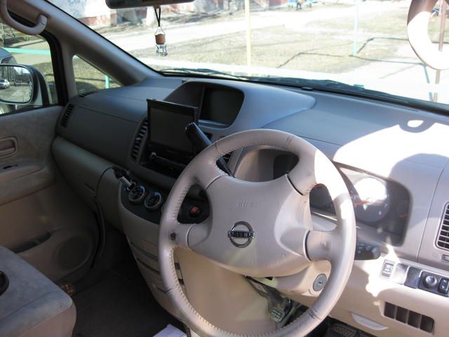 2002 Nissan Serena