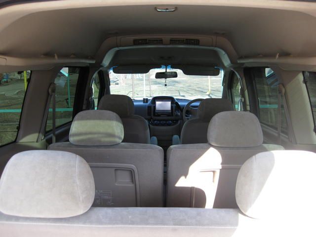 2002 Nissan Serena