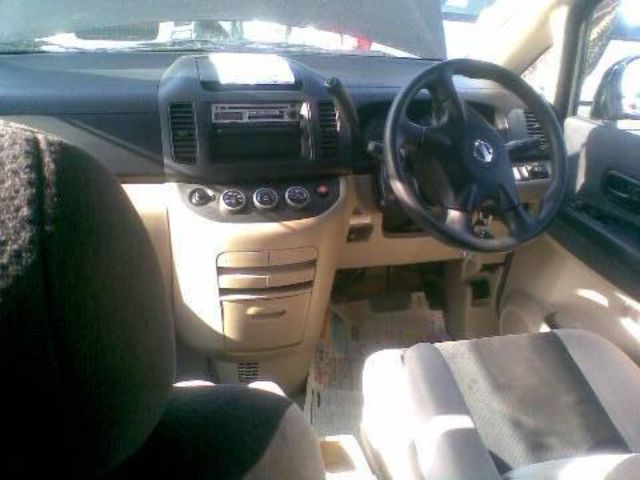 2002 Nissan Serena