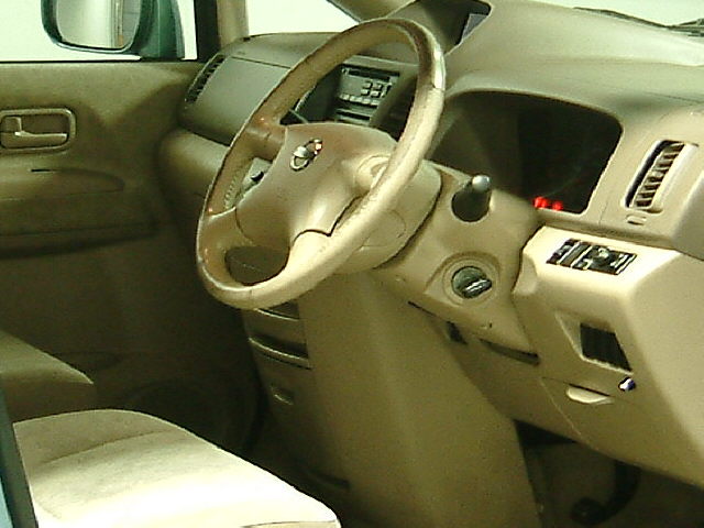 2002 Nissan Serena Pictures