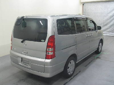 2002 Nissan Serena Photos