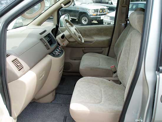 2002 Nissan Serena Pictures