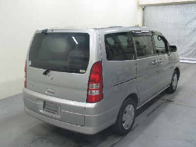 2002 Nissan Serena Photos