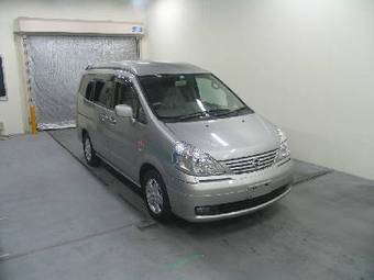 2002 Nissan Serena Photos