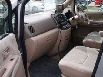 2002 Nissan Serena Photos
