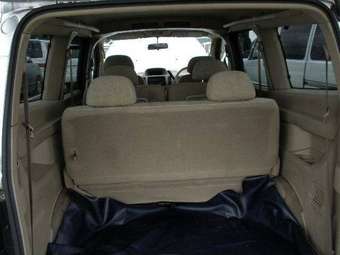 2002 Nissan Serena Photos