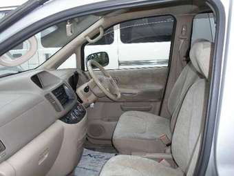 2002 Nissan Serena Pictures