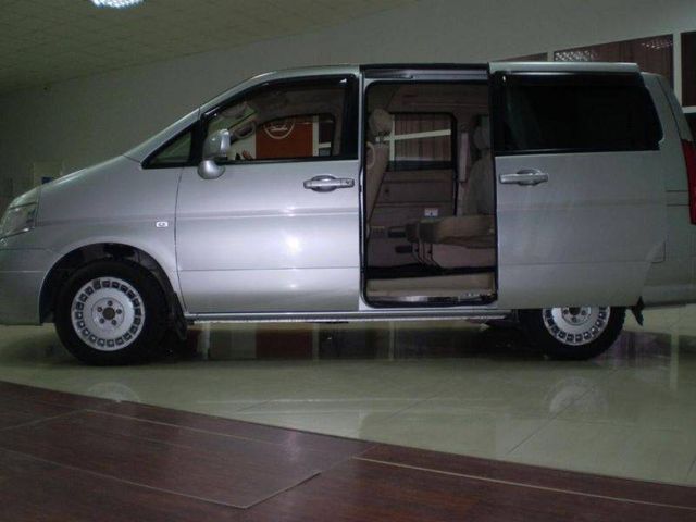 2002 Nissan Serena