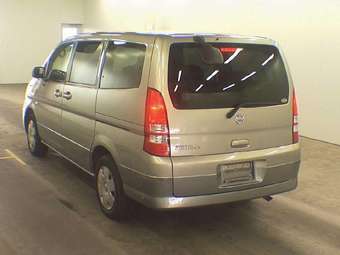 2002 Nissan Serena Photos