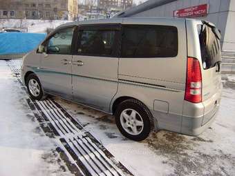 2002 Nissan Serena Photos