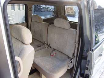 2002 Nissan Serena Pictures