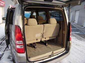 2002 Nissan Serena Photos