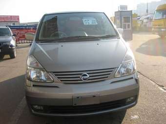 2002 Nissan Serena Photos