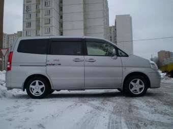 2002 Nissan Serena Photos