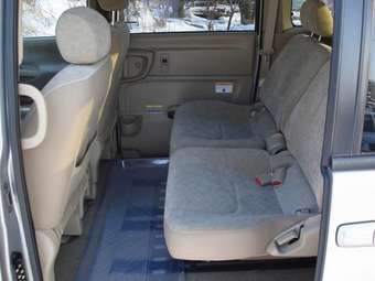 2002 Nissan Serena Photos