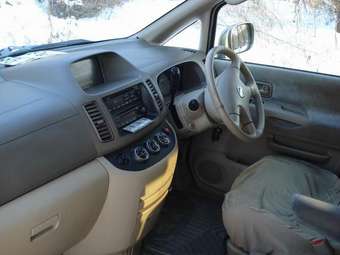 2002 Nissan Serena Photos