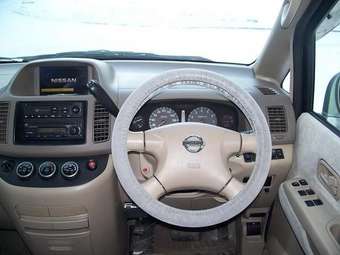 2002 Nissan Serena Pictures