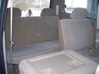 2002 Nissan Serena Pictures