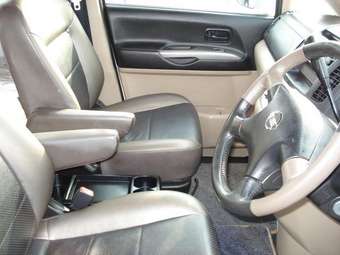 2002 Nissan Serena Photos