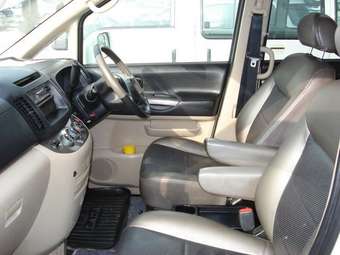 2002 Nissan Serena Images