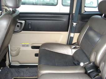 2002 Nissan Serena Pictures