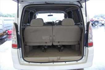 2002 Nissan Serena Pictures