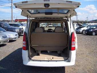 2002 Nissan Serena Pictures