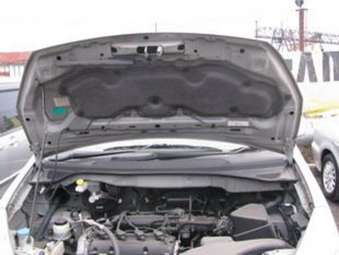 2002 Nissan Serena Photos