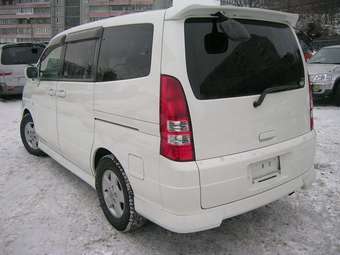 2002 Nissan Serena Photos