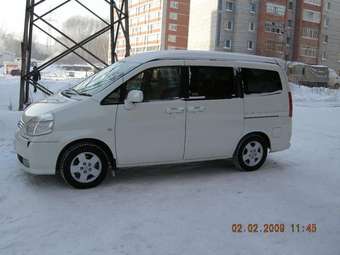 2002 Nissan Serena Pictures