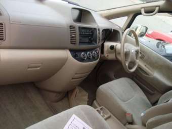 2002 Nissan Serena Photos