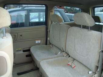 2002 Nissan Serena Pictures