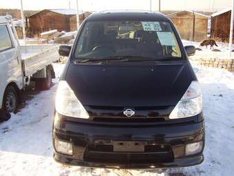 2002 Nissan Serena Photos