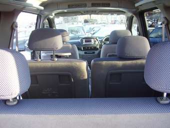 2002 Nissan Serena Photos