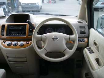 2002 Nissan Serena Photos