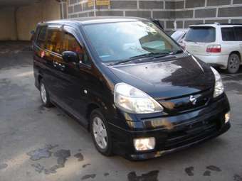 2002 Nissan Serena Photos