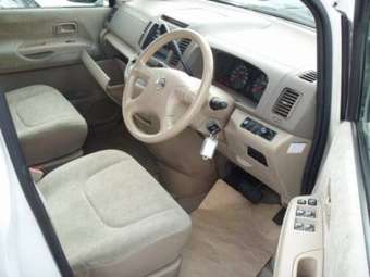 2002 Nissan Serena Pictures