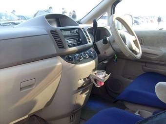 2002 Nissan Serena Photos