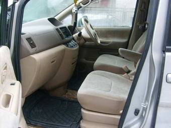 2002 Nissan Serena Images