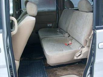 2002 Nissan Serena Pictures