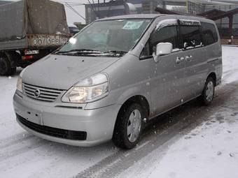 2002 Nissan Serena Photos