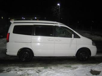 2002 Nissan Serena Photos