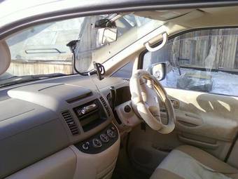 2002 Nissan Serena Pictures