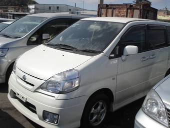 2002 Nissan Serena Wallpapers