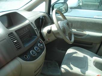 2002 Nissan Serena Pics