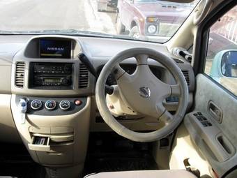 2002 Nissan Serena Photos